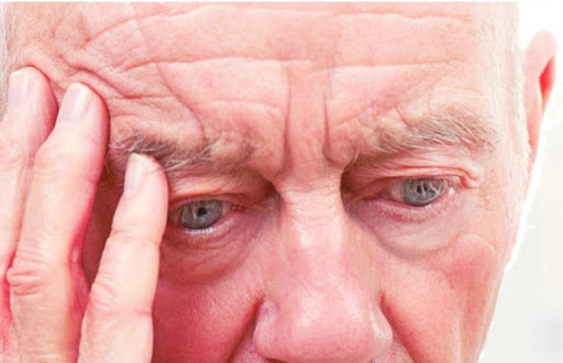 آلزایمر و مشکلاتی که برای سلامتی و دهان ندان ایجاد میکند